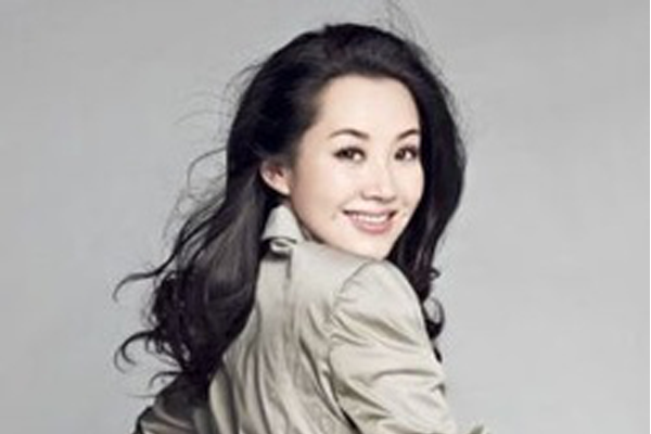 中国十大冻龄女神 现已经64岁的她是什么让她青春如18岁一样